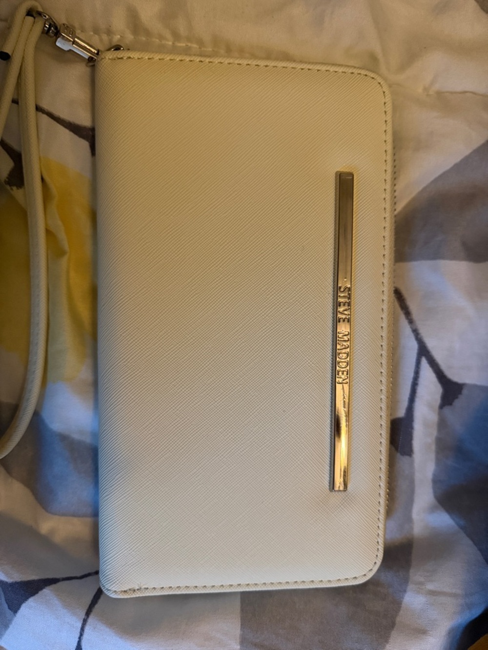 Steve Madden Ivory Zip Wristlet with Gold Bar